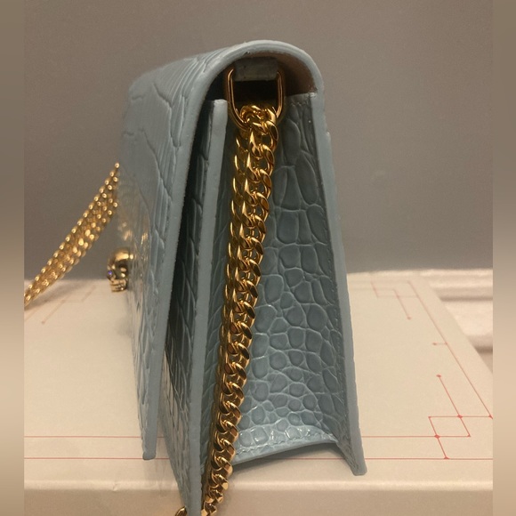 BNIB ALEXANDER McQUEEN Medium Skull Bag in Light Blue with Gold Hardware - Picture 5 of 5